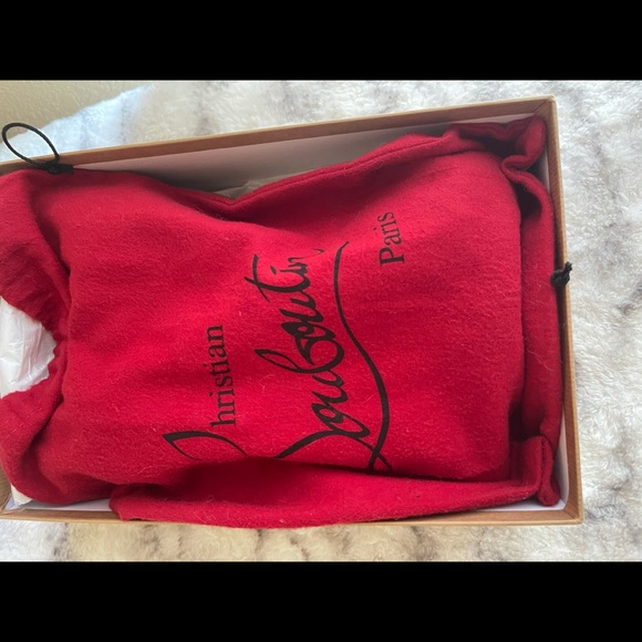 Beautiful simple nice heels. - Picture 3 of 11